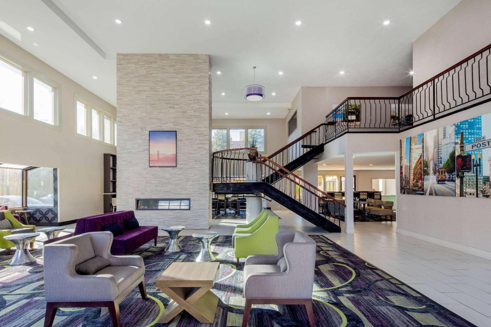 La Quinta Inn & Suites by Wyndham Hayward Oakland Airport