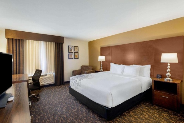 La Quinta Inn & Suites by Wyndham Hayward Oakland Airport image 22