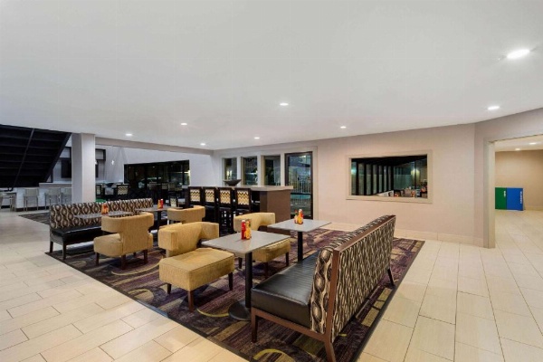 La Quinta Inn & Suites by Wyndham Hayward Oakland Airport image 28